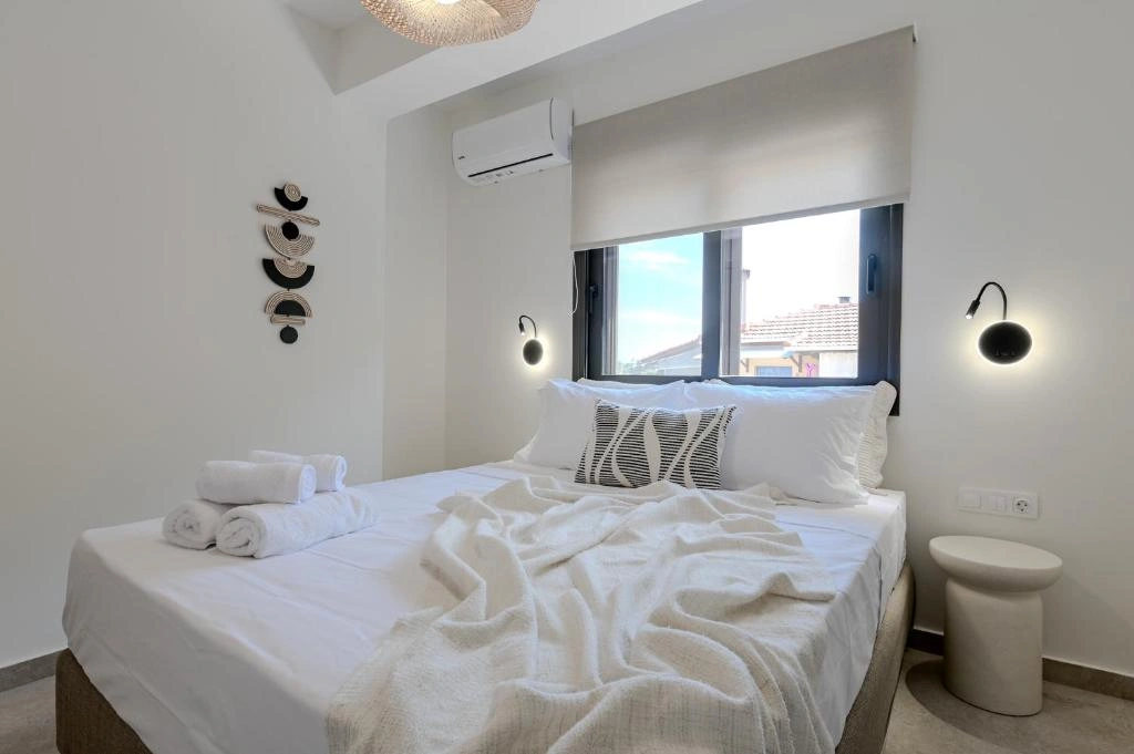 Suite 6 - Gallery 14